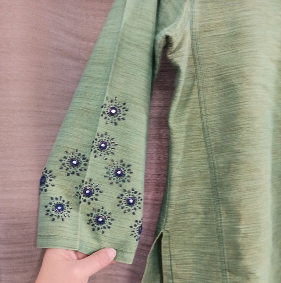 Ala Green Sequin Dressy Blouse Size Medium - Picture 2 of 4